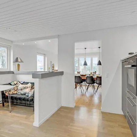 2 Bedroom Beautiful In Vaeggerlose Bøtø By