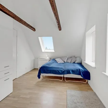 2 Bedroom Beautiful In Vaeggerlose Casa de Férias Bøtø By