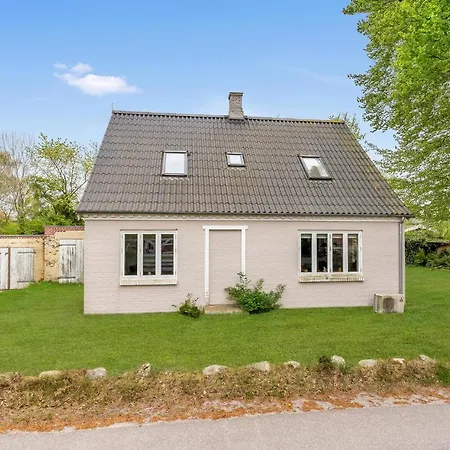 2 Bedroom Beautiful In Vaeggerlose * Bøtø By