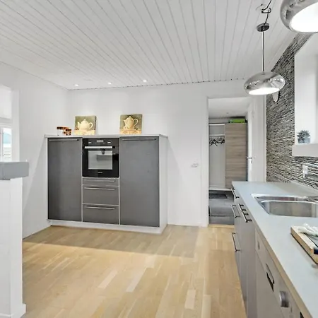 2 Bedroom Beautiful In Vaeggerlose * Bøtø By
